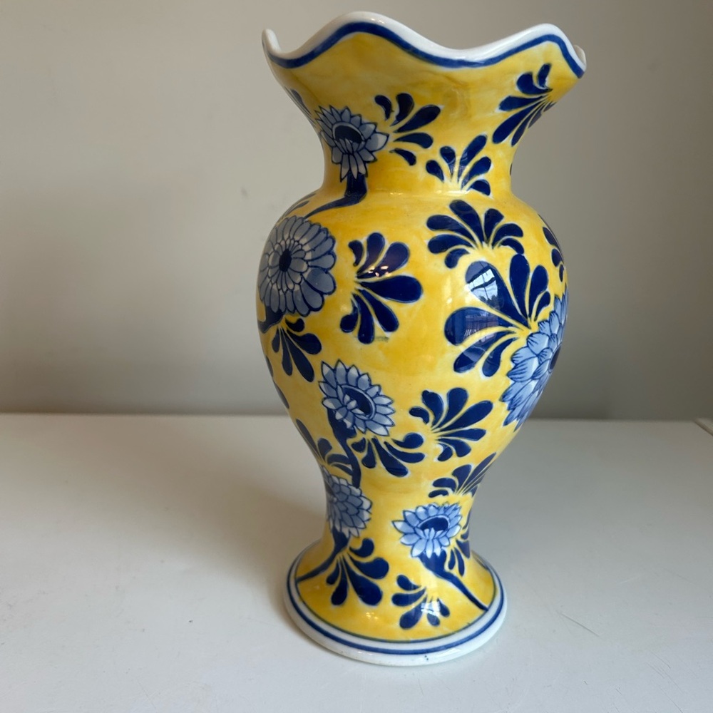 Vintage Ruffled top Chinese Porcelain Vase Painted Blue Flower‎ Accents 10in